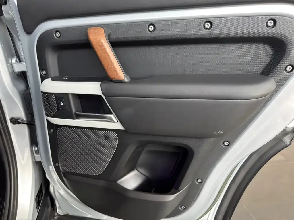 Land Rover Defender — фото 4