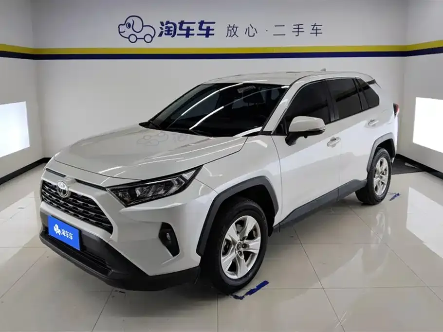 Toyota RAV4 — фото 1
