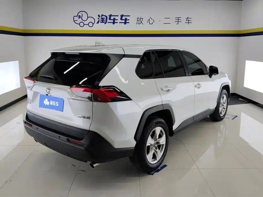 Toyota RAV4 — фото 3