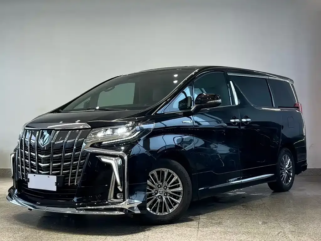Toyota Alphard — фото 1