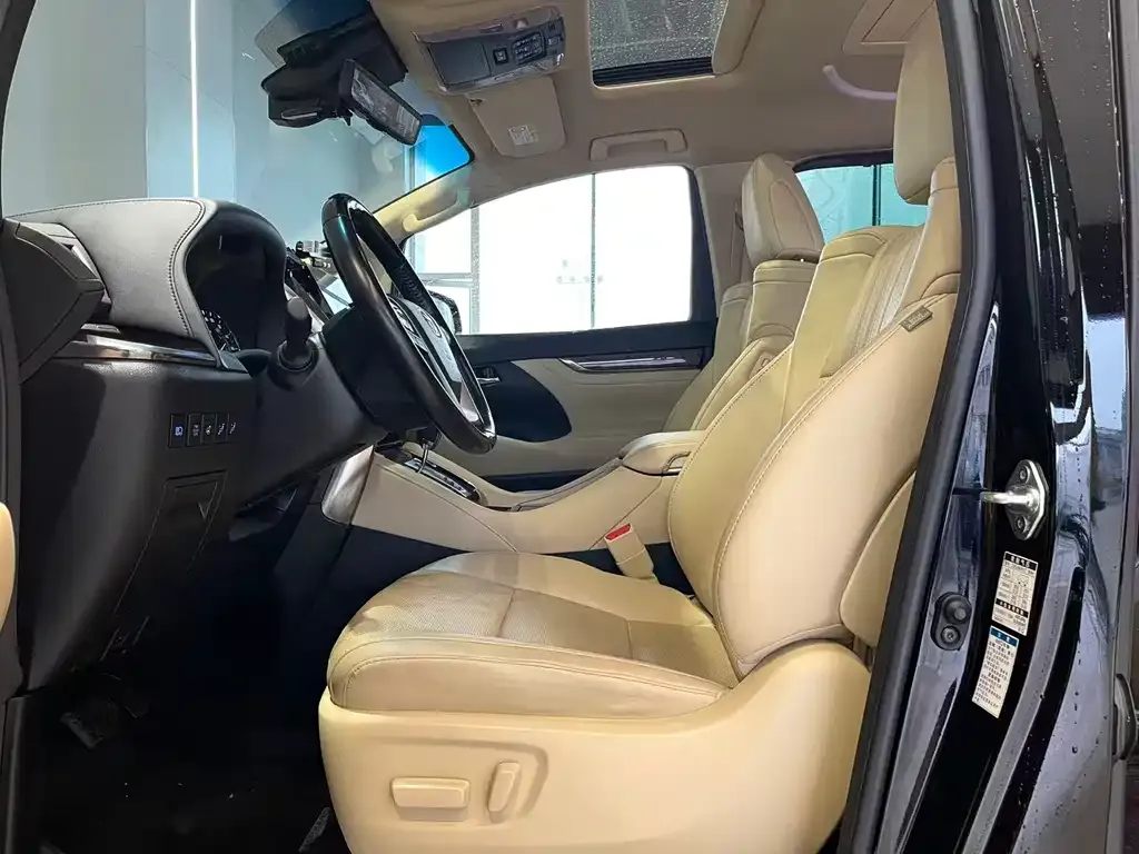 Toyota Alphard — фото 6