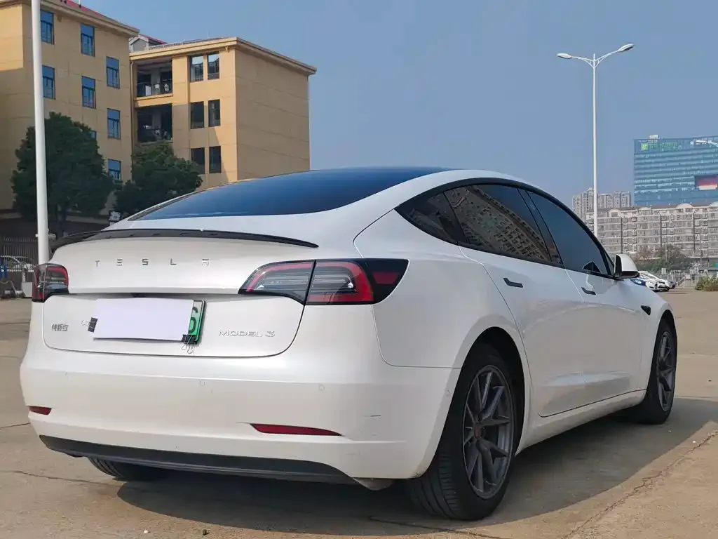 Tesla Model 3 — фото 4