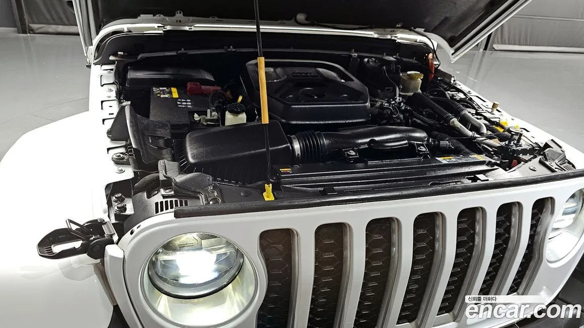 Jeep Wrangler — фото 10