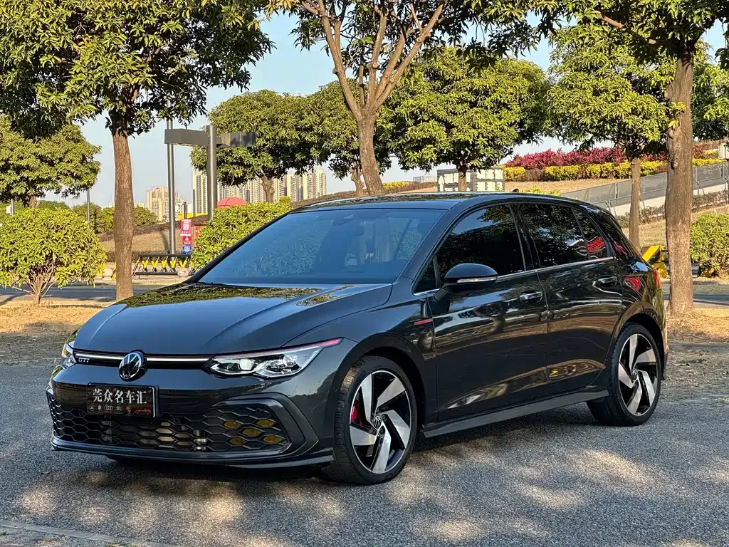 Volkswagen Golf GTI — фото 1