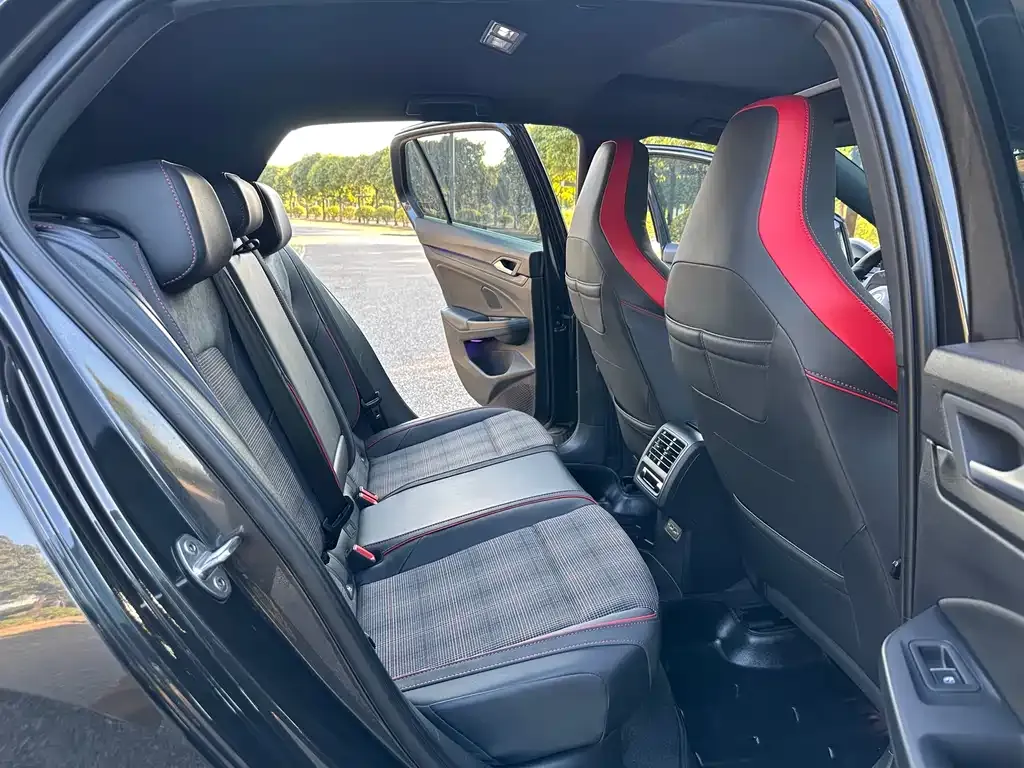 Volkswagen Golf GTI — фото 5