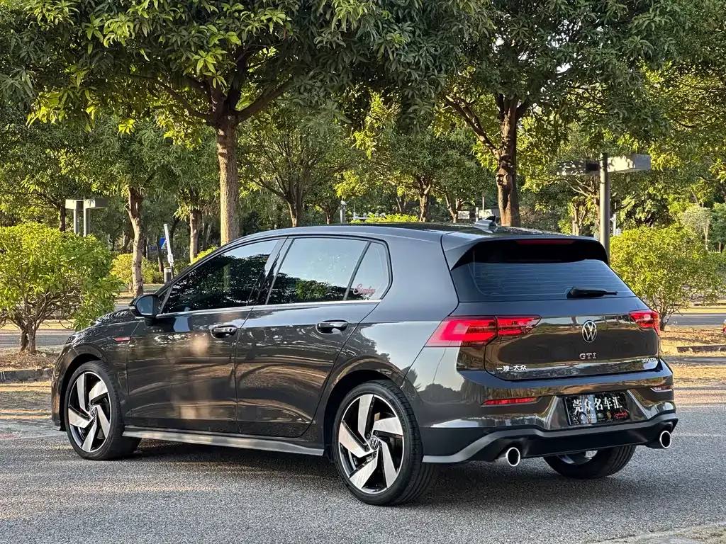Volkswagen Golf GTI — фото 8