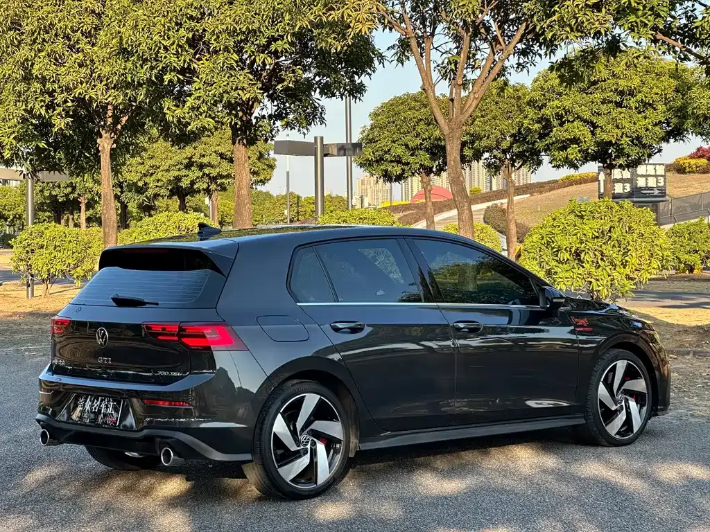 Volkswagen Golf GTI — фото 10