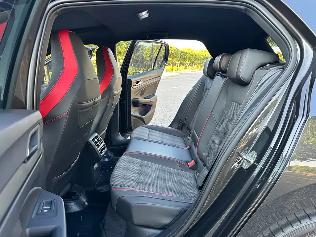 Volkswagen Golf GTI — фото 2