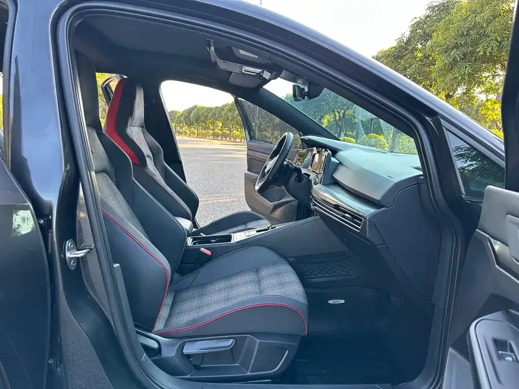 Volkswagen Golf GTI — фото 3