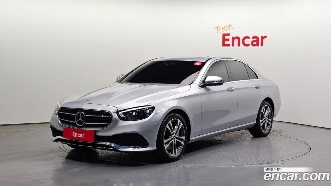 Mercedes-Benz E-Class — фото 1