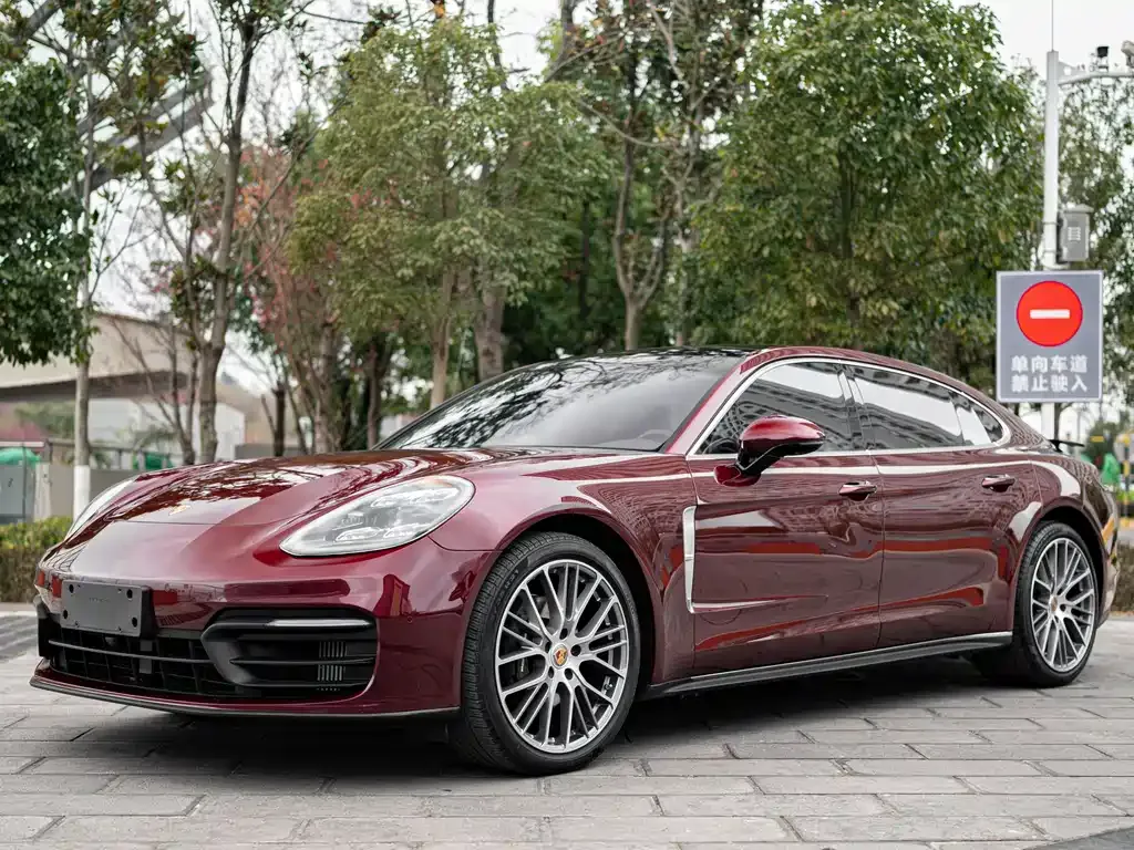 Porsche Panamera — фото 1
