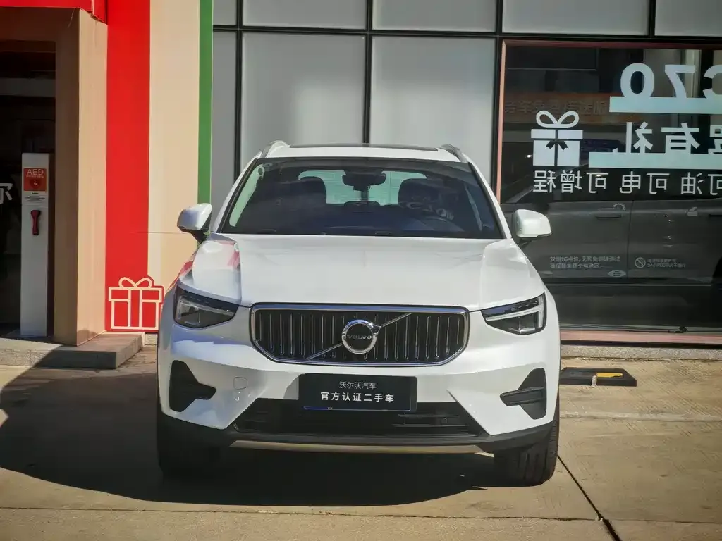 Volvo XC40 — фото 7