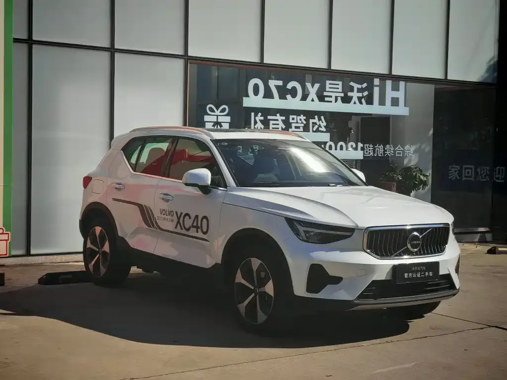 Volvo XC40 — фото 4
