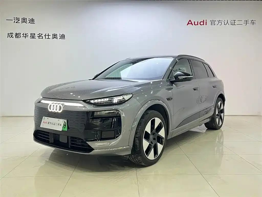 Audi Q6L e-tron — фото 1