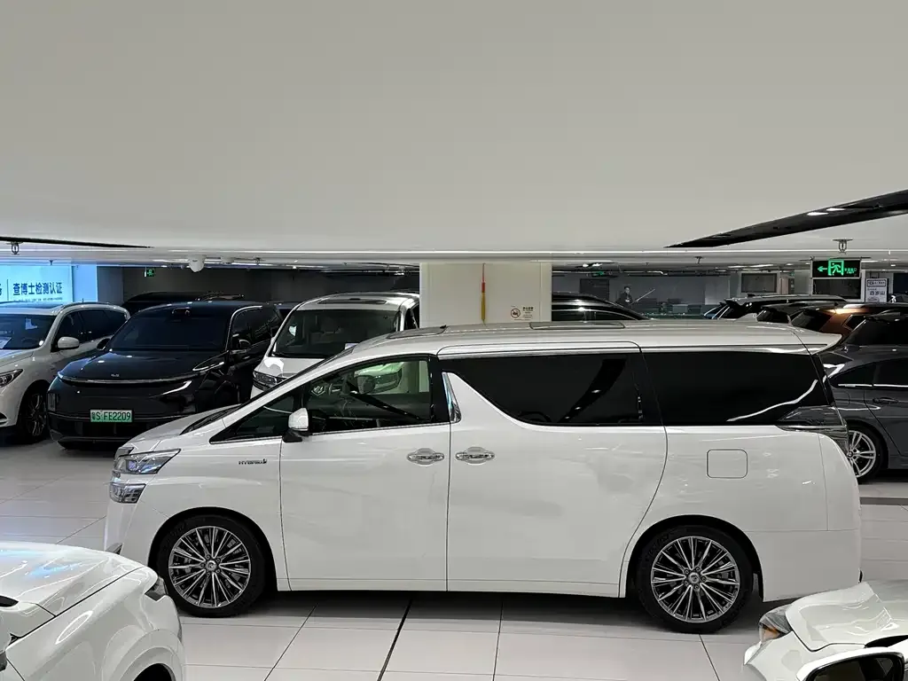 Toyota Vellfire — фото 9
