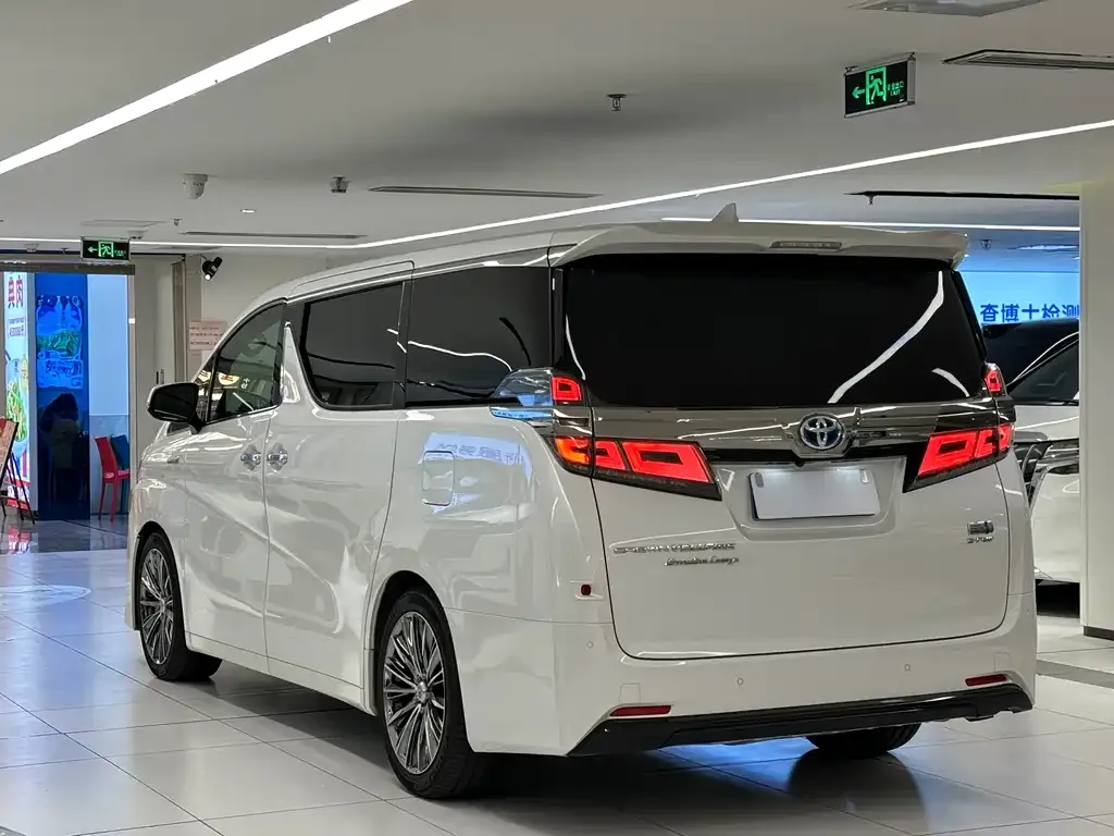 Toyota Vellfire — фото 6
