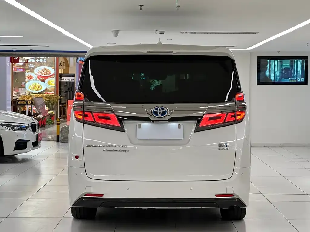 Toyota Vellfire — фото 4