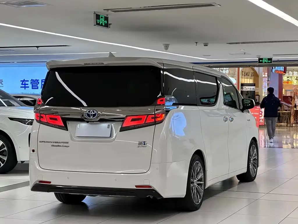 Toyota Vellfire — фото 5