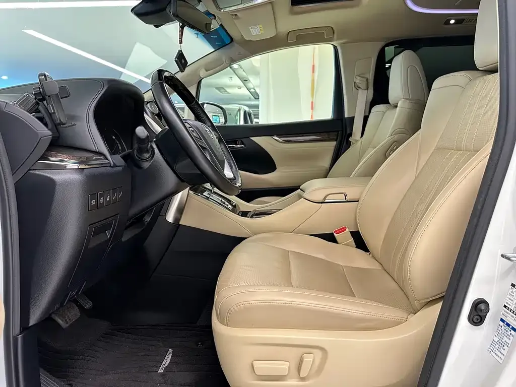 Toyota Vellfire — фото 8