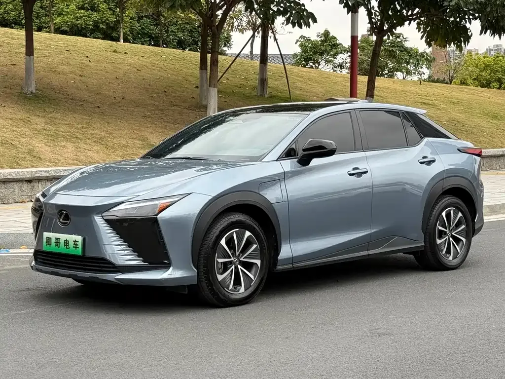 Lexus RZ — фото 1