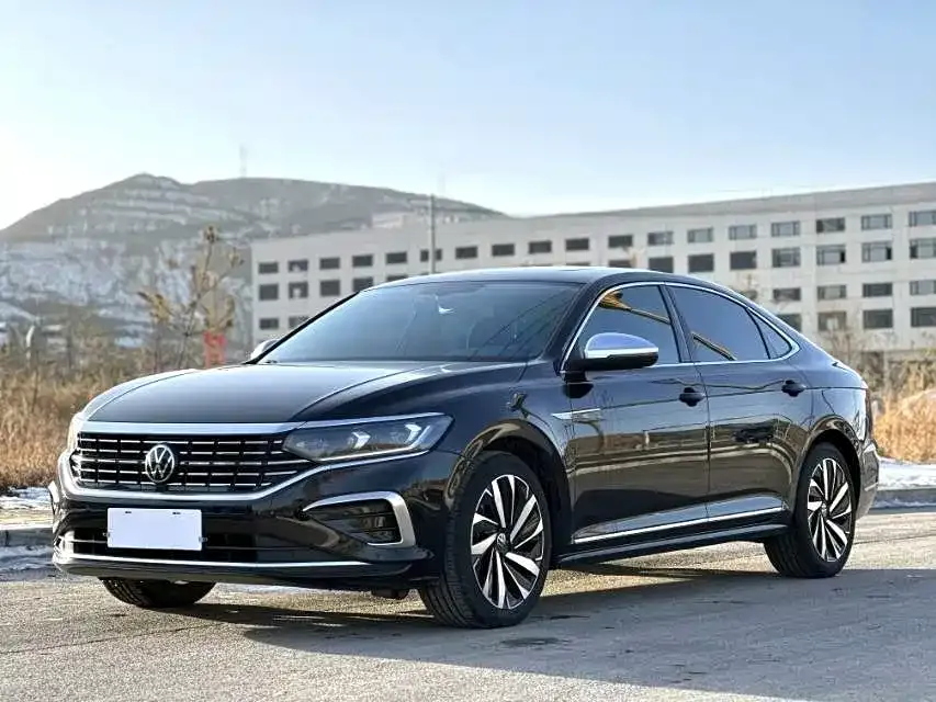 Volkswagen Passat — фото 1