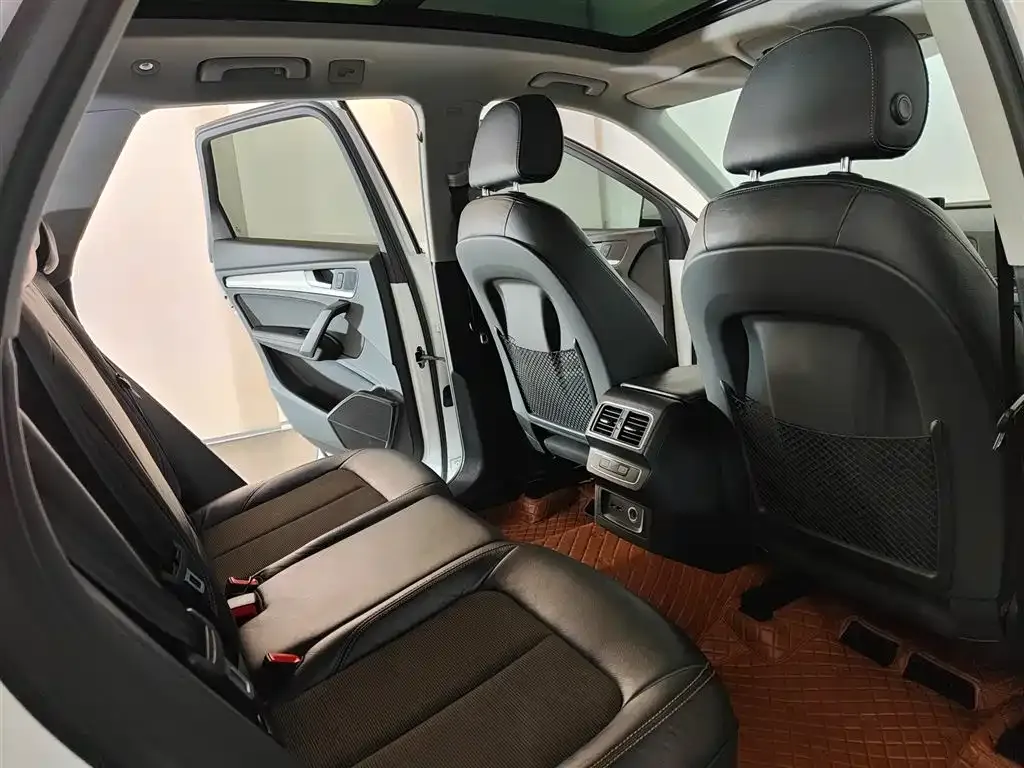 Audi Q5L — фото 3