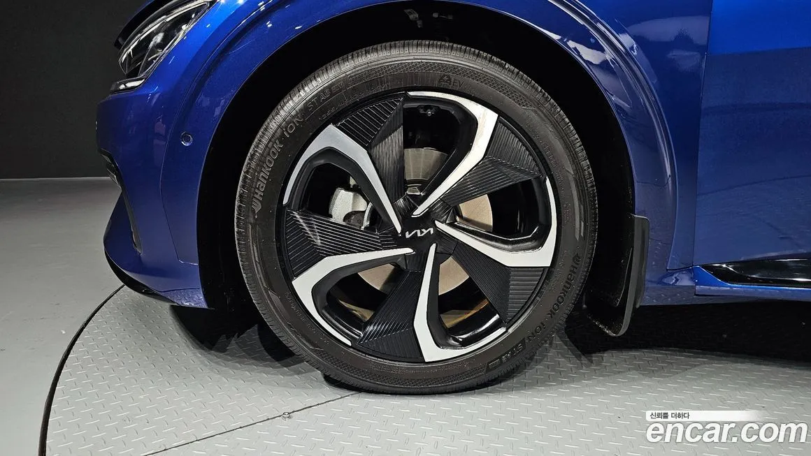 Kia EV6 — фото 8