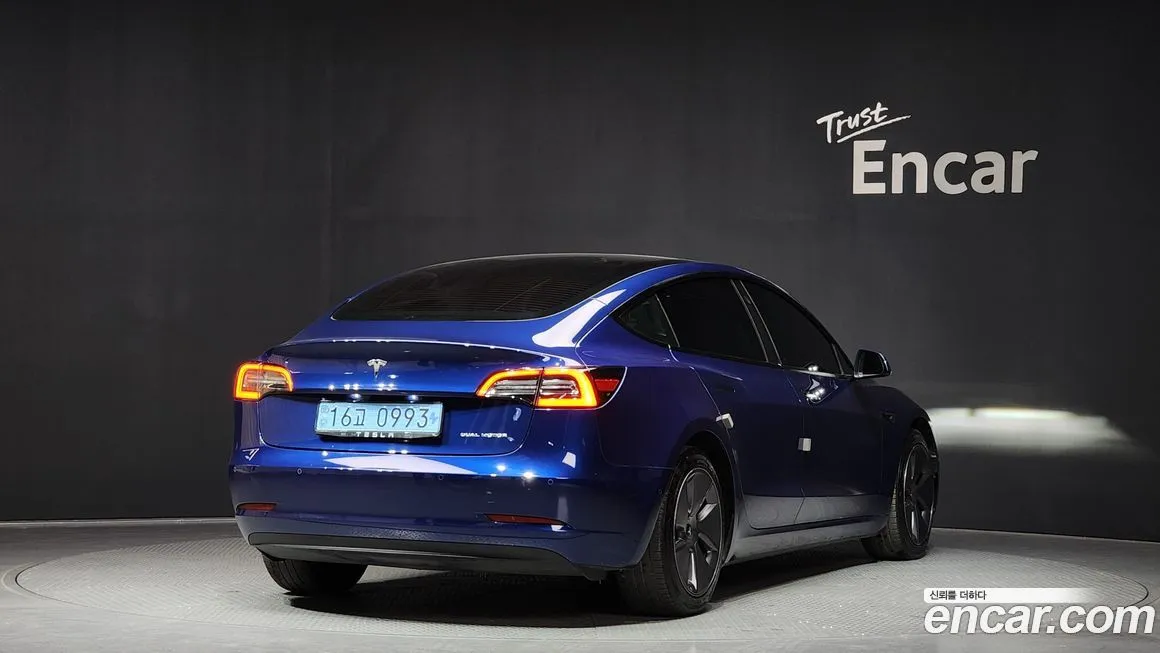 Tesla Model 3 — фото 2