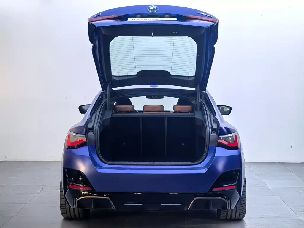 BMW i4 — фото 7