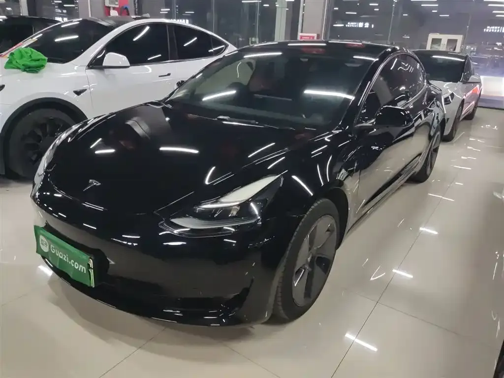 Tesla Model 3 — фото 1