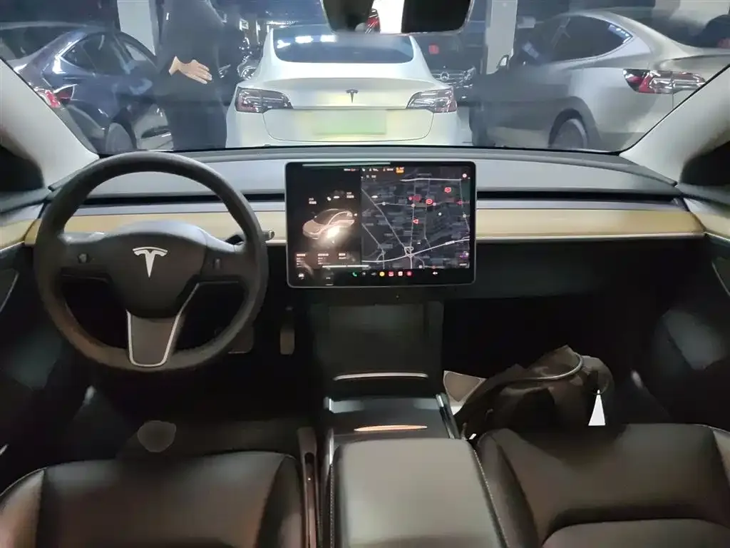 Tesla Model 3 — фото 5