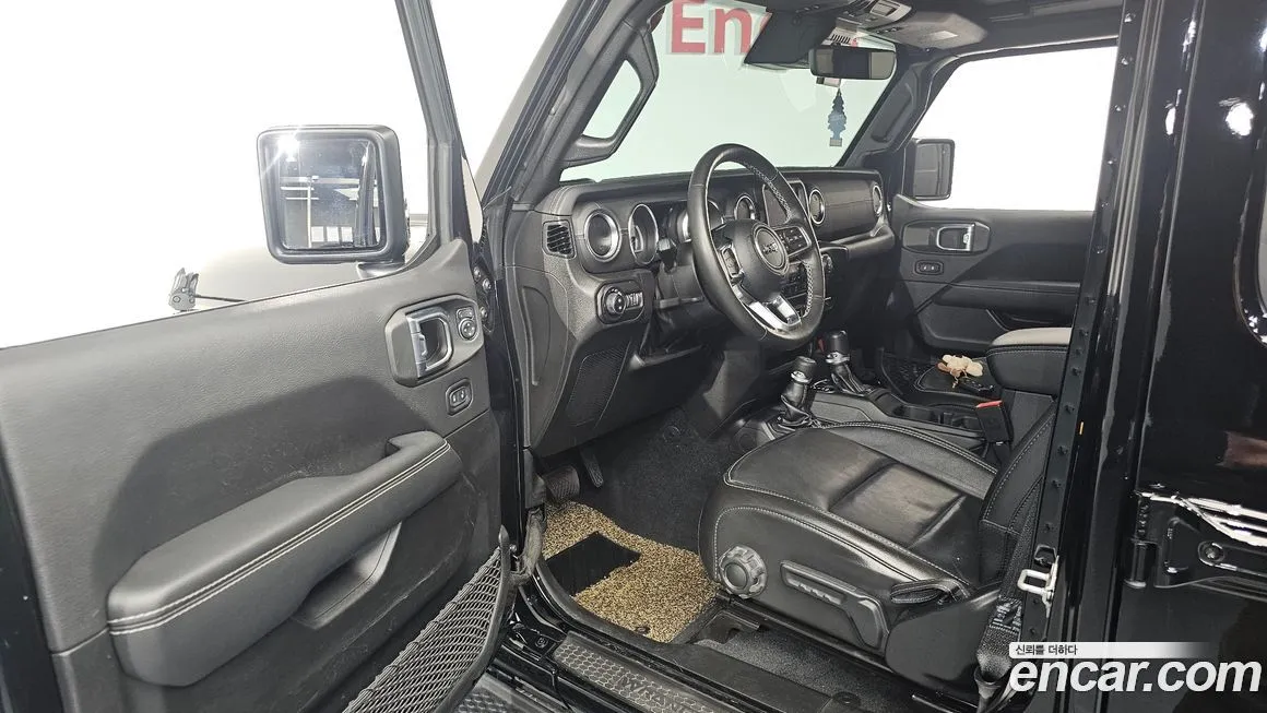 Jeep Wrangler — фото 10