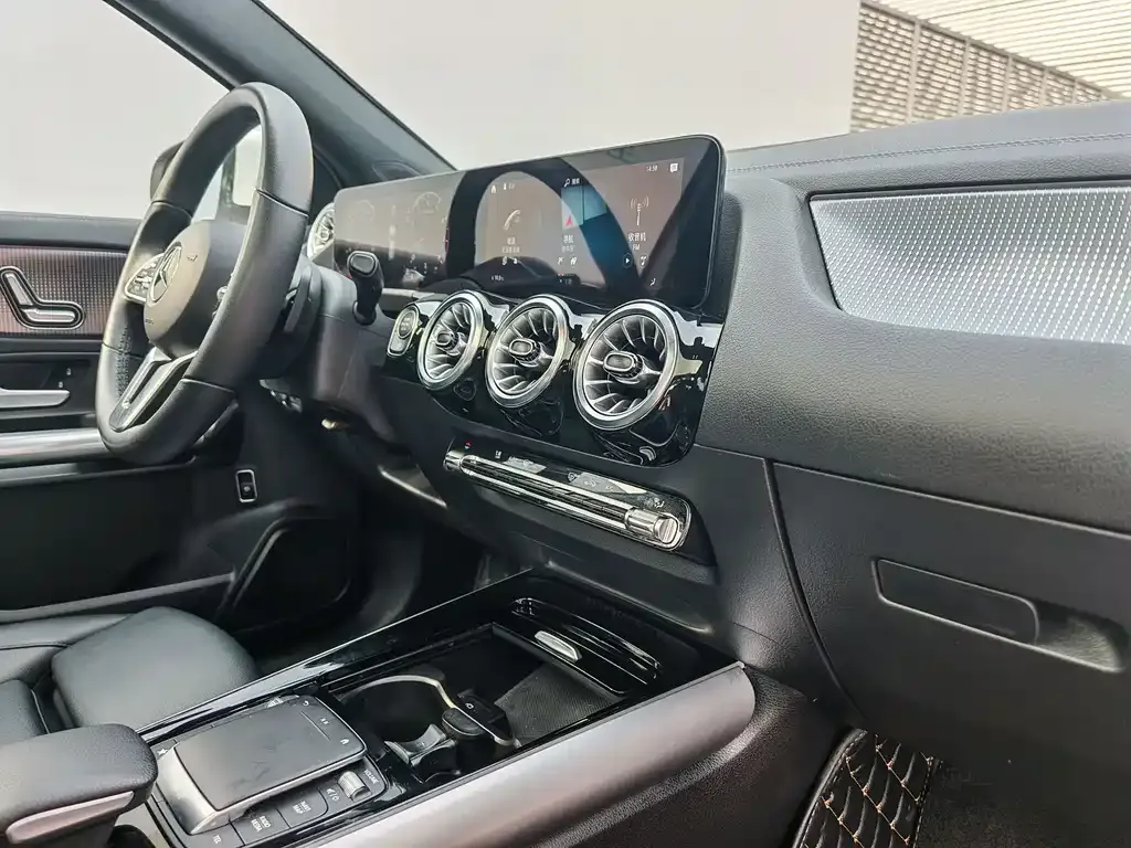 Mercedes-Benz GLA — фото 8