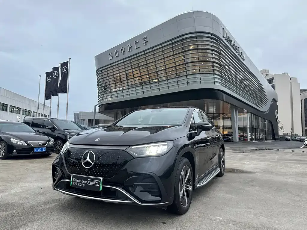 Mercedes-Benz EQE SUV — фото 1