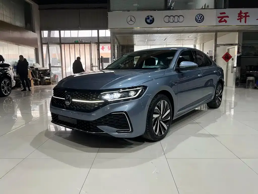 Volkswagen Passat — фото 1