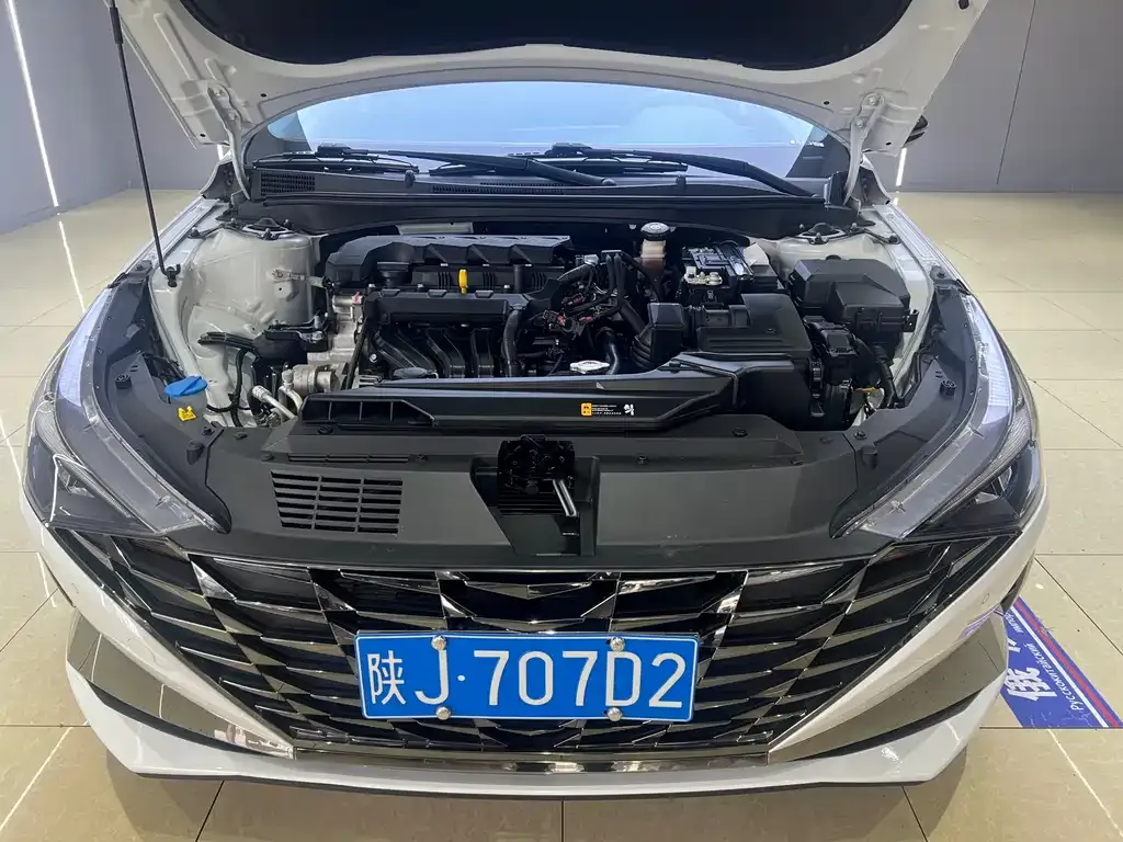 Hyundai Elantra — фото 10