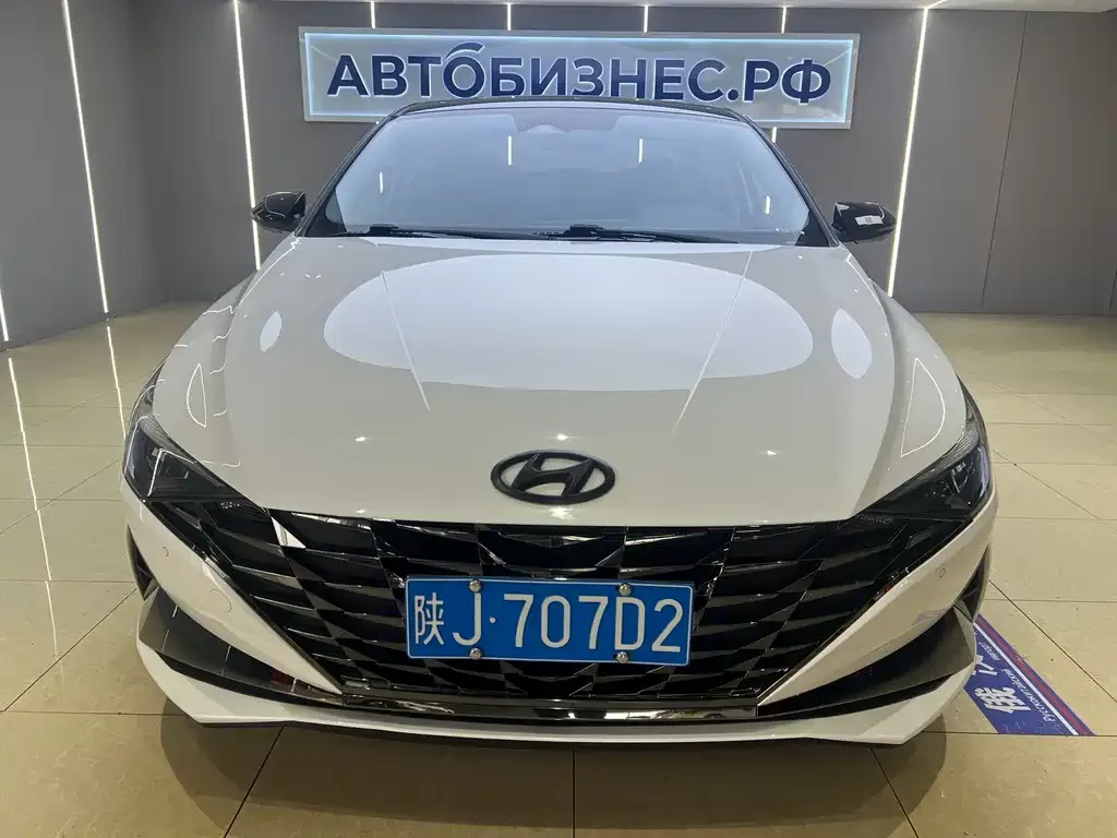 Hyundai Elantra — фото 2