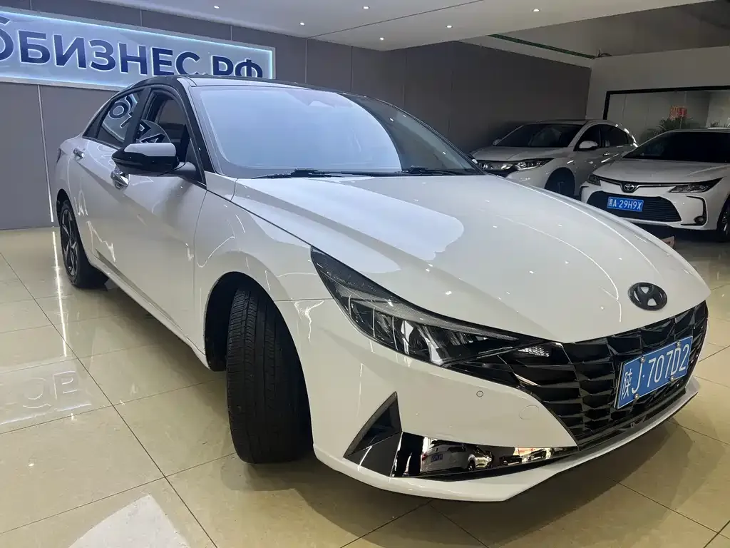 Hyundai Elantra — фото 3
