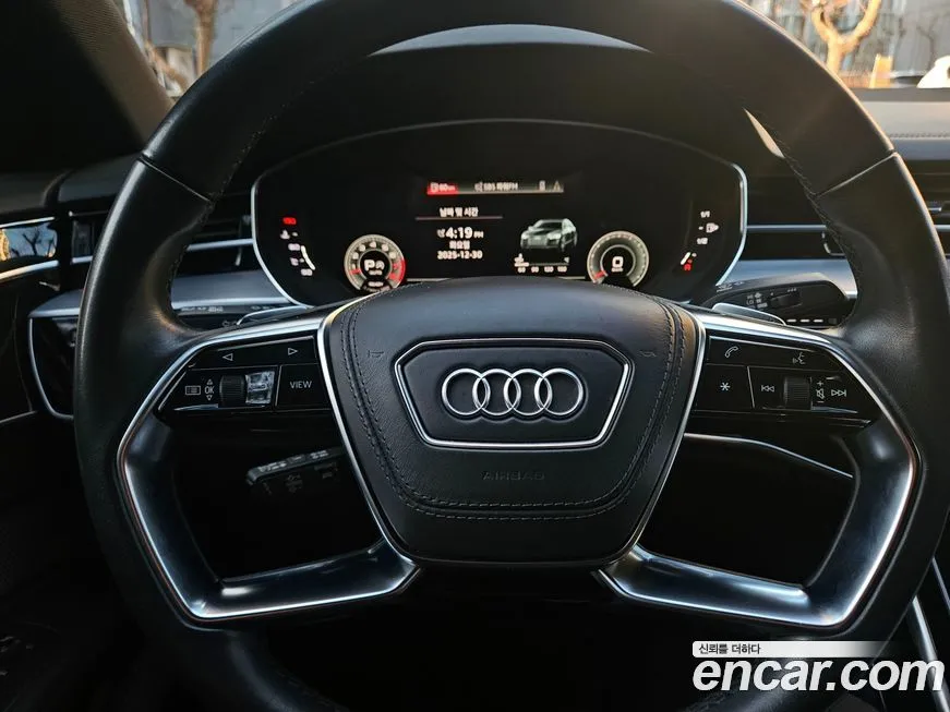Audi A8 — фото 8