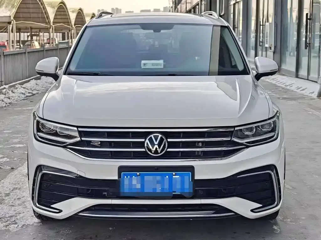 Volkswagen Tiguan L — фото 2