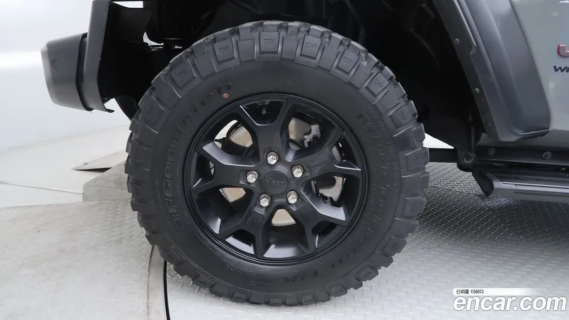 Jeep Wrangler — фото 8
