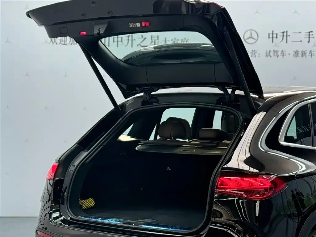 Mercedes-Benz EQE SUV — фото 7
