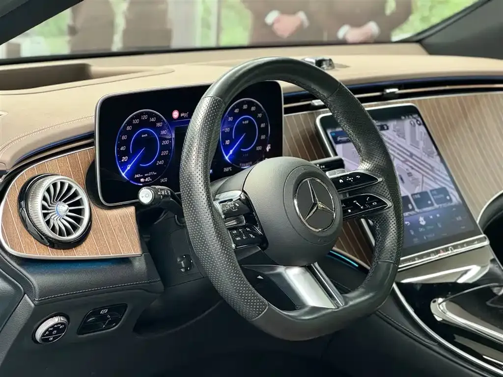 Mercedes-Benz EQE SUV — фото 9