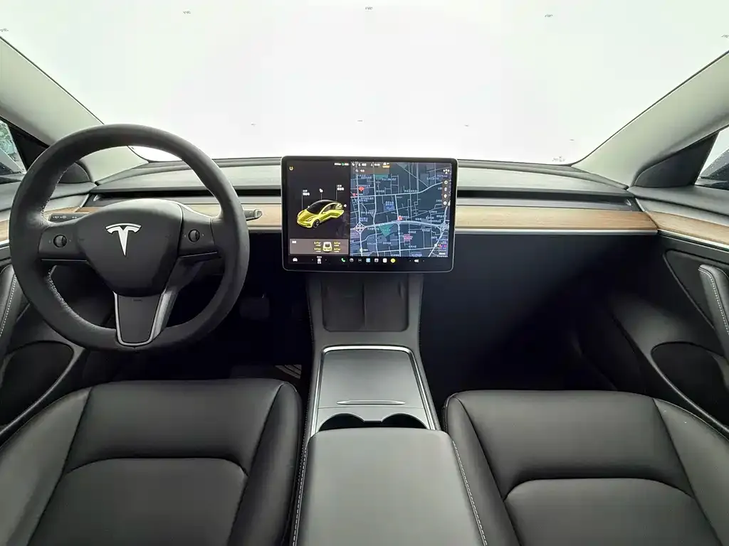 Tesla Model 3 — фото 2