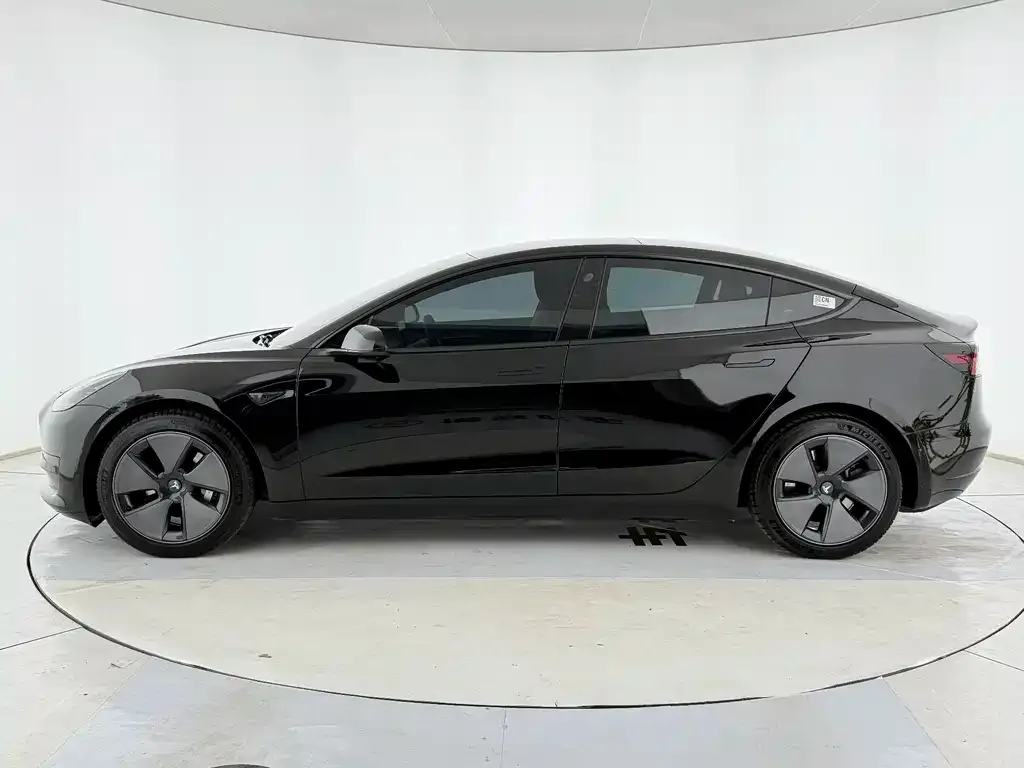 Tesla Model 3 — фото 8