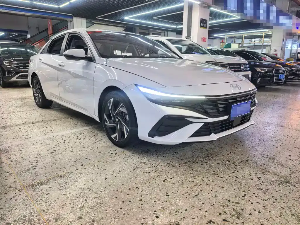 Hyundai Elantra — фото 10