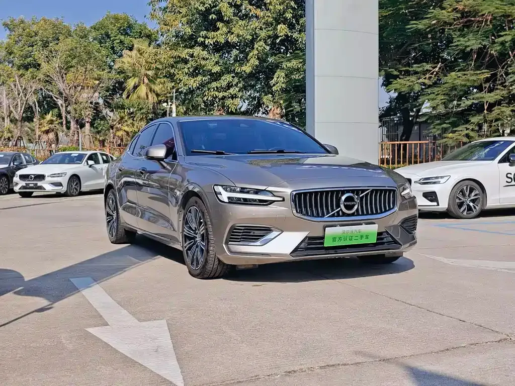 Volvo S60 PHEV — фото 10