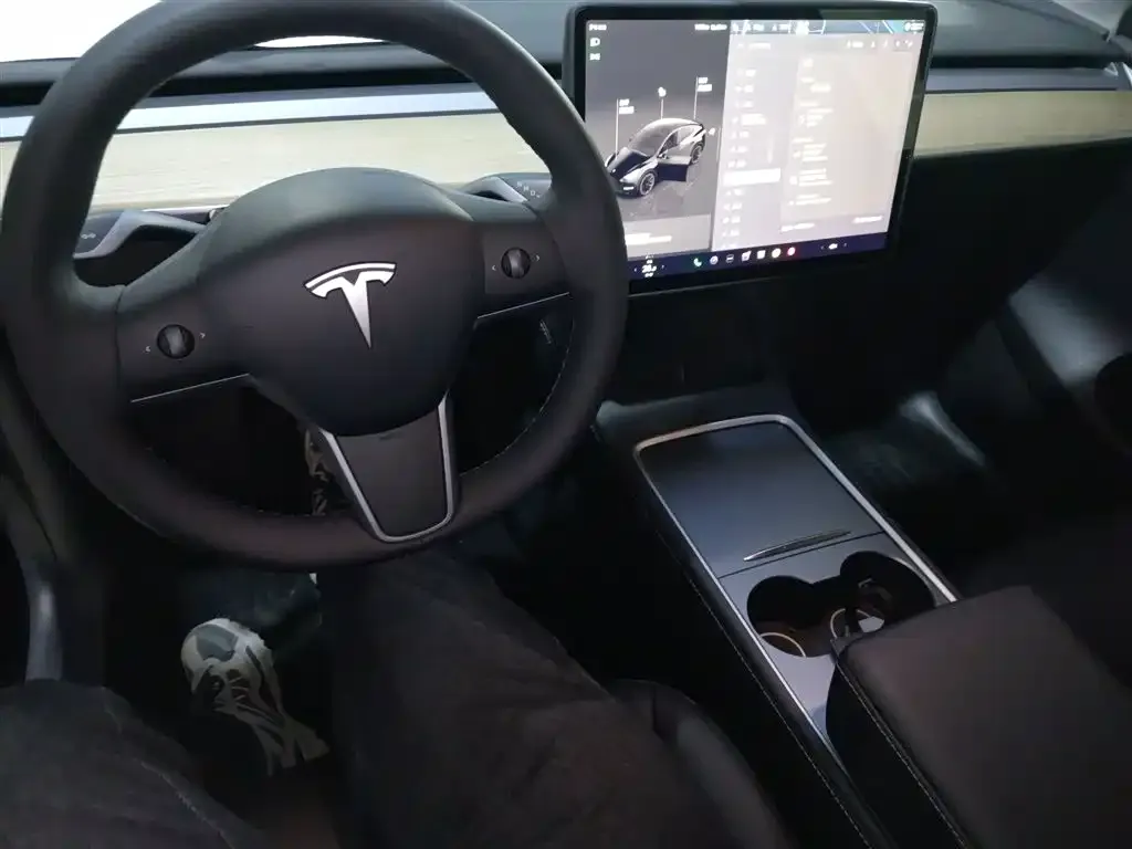 Tesla Model Y — фото 6