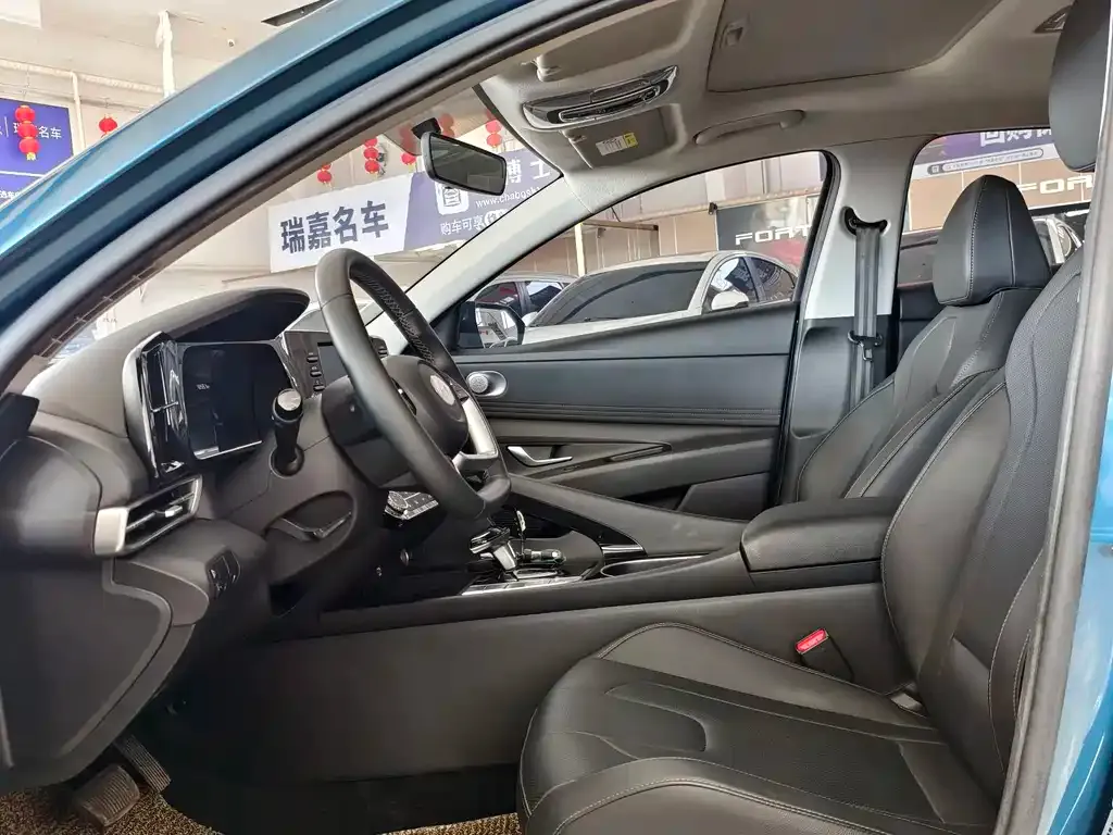 Hyundai Elantra — фото 4