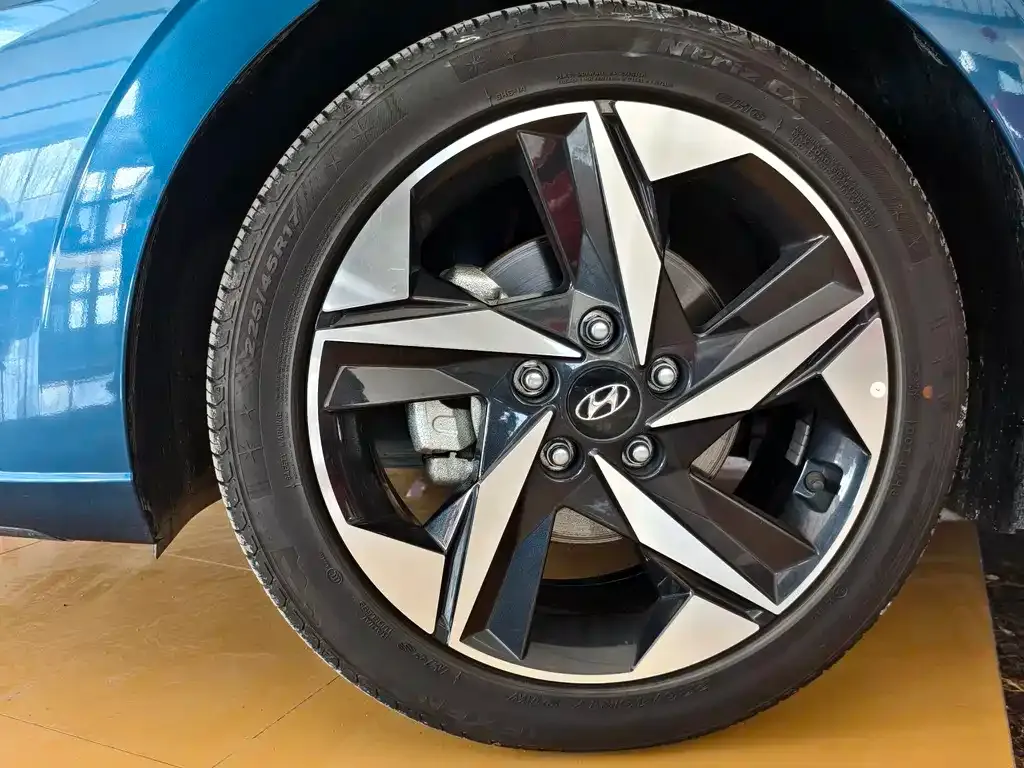 Hyundai Elantra — фото 5